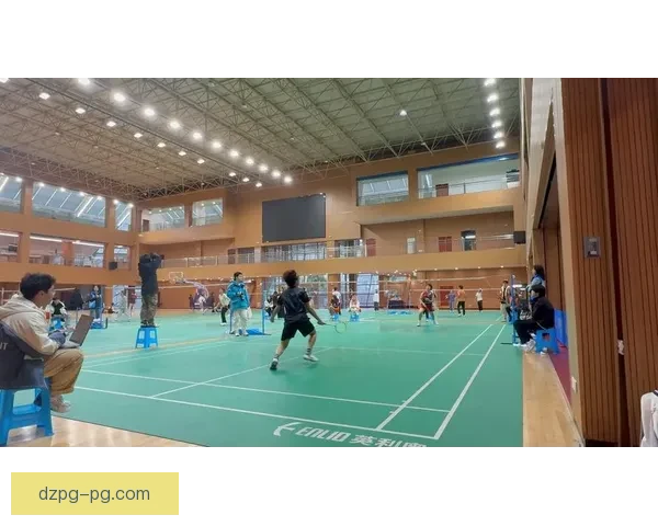 全球羽毛球邀请赛：飞羽挥拍，争锋角逐