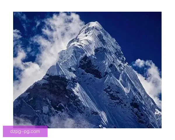 史上最壮丽壁峰：登山者的无畏与豪情